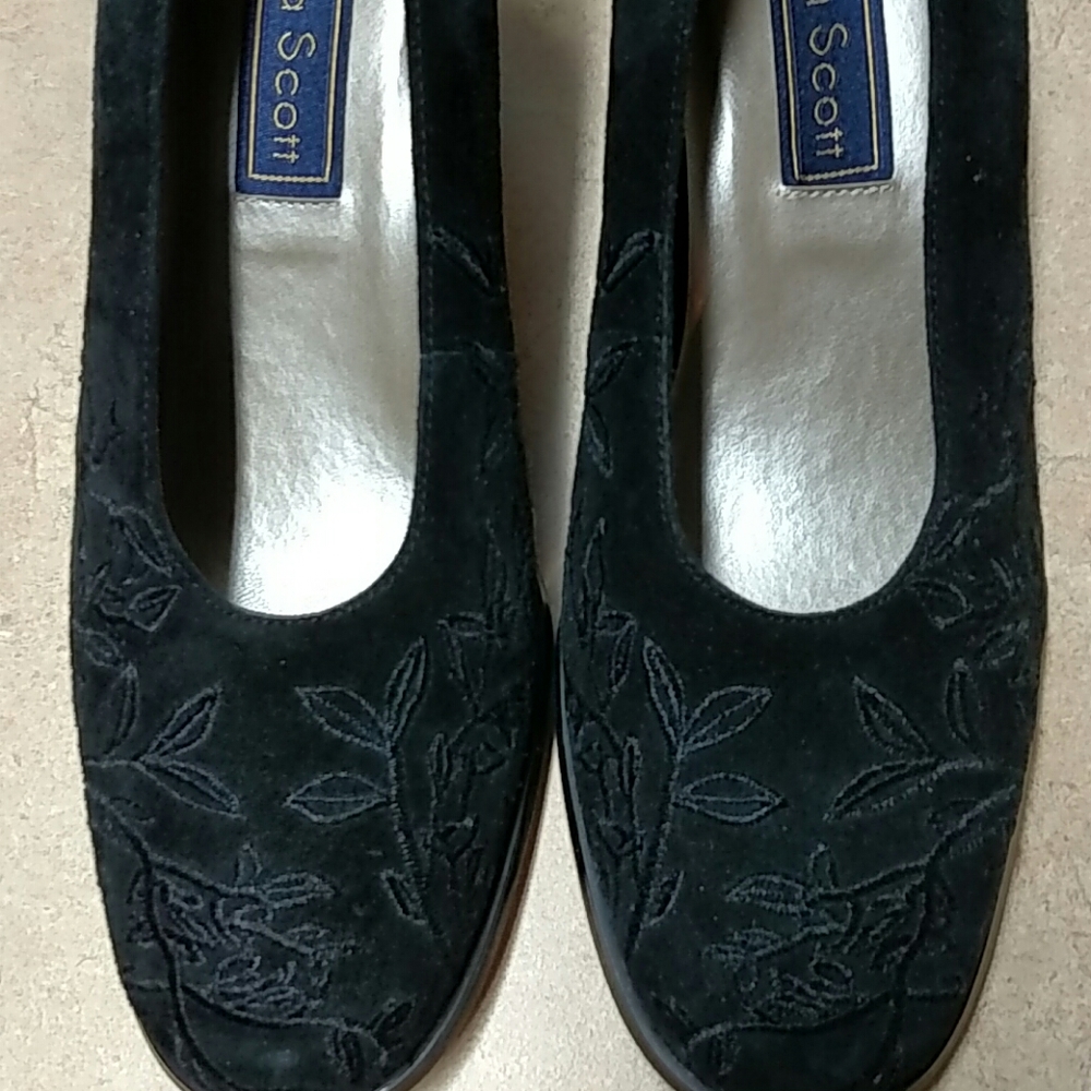 Laura Scott Black suede high heels size 8